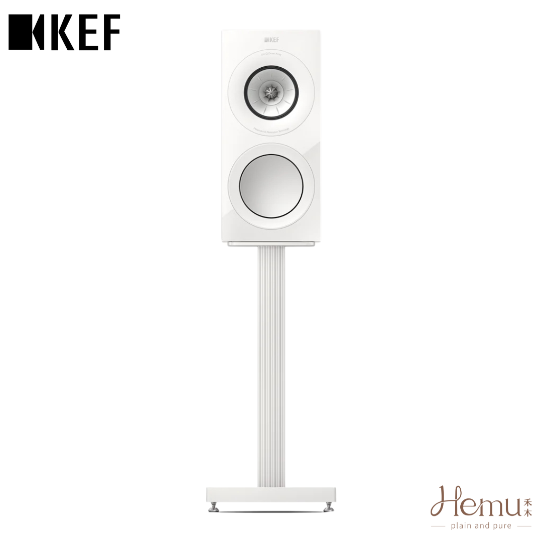 KEF R3 Meta 拋光白書架揚聲器正面,展現 Uni-Q 同軸共點技術